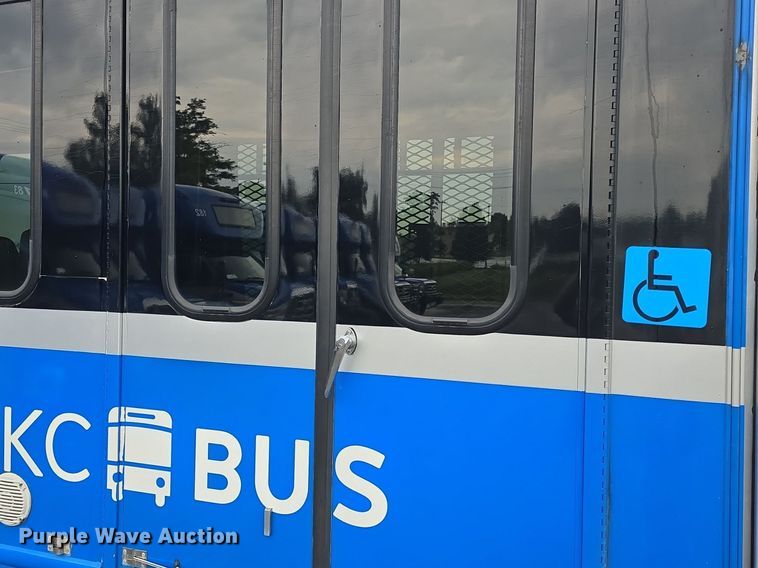 image for item DQ4421 2018 Senator II ST69923C shuttle bus