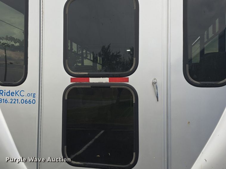 image for item DQ4421 2018 Senator II ST69923C shuttle bus