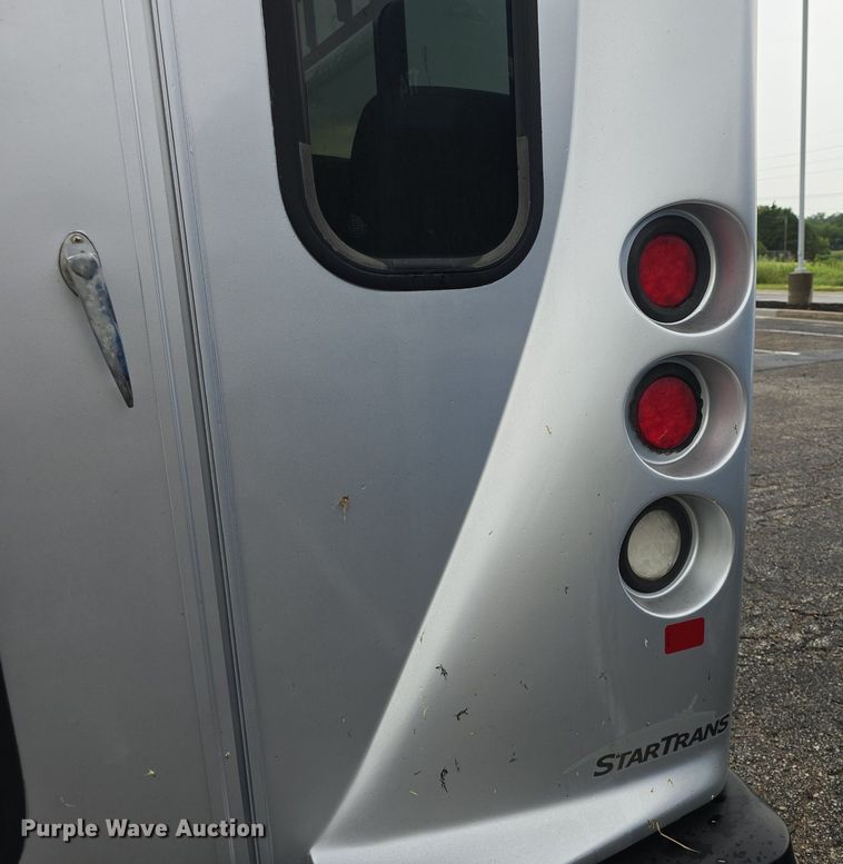 image for item DQ4421 2018 Senator II ST69923C shuttle bus