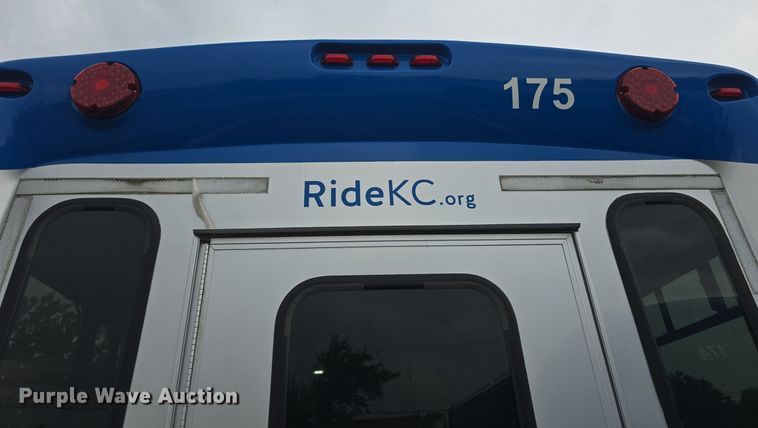 image for item DQ4421 2018 Senator II ST69923C shuttle bus