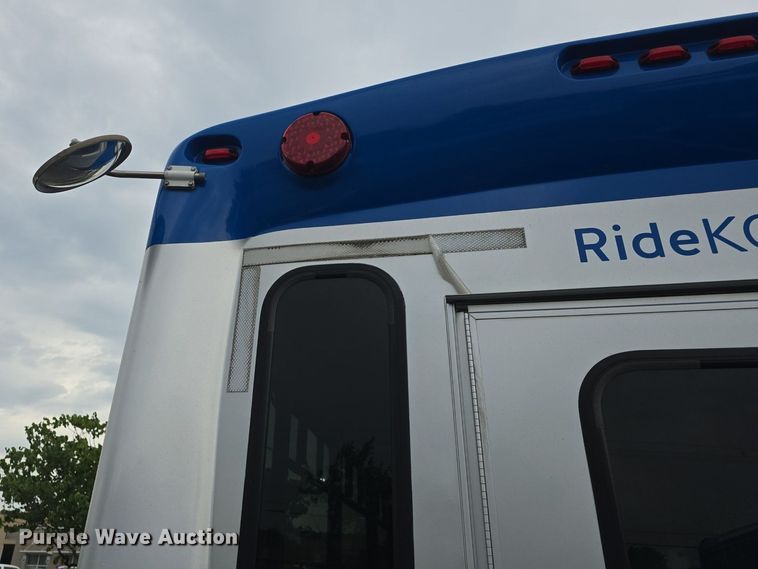 image for item DQ4421 2018 Senator II ST69923C shuttle bus