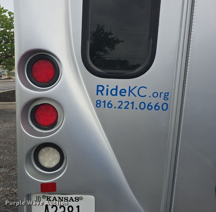 image for item DQ4421 2018 Senator II ST69923C shuttle bus