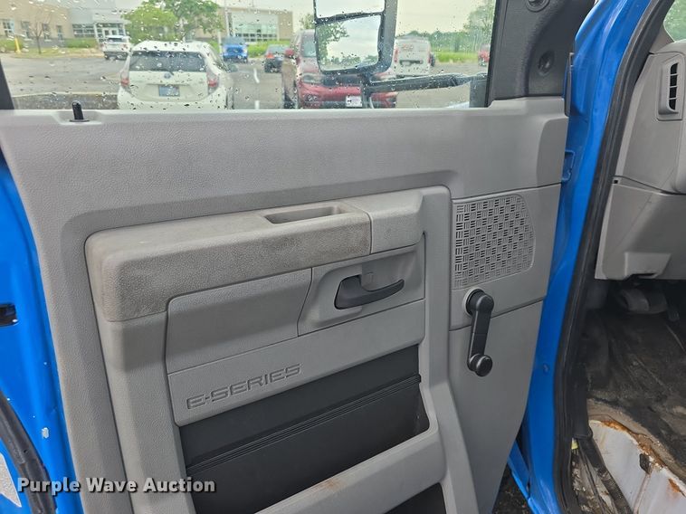 image for item DQ4421 2018 Senator II ST69923C shuttle bus