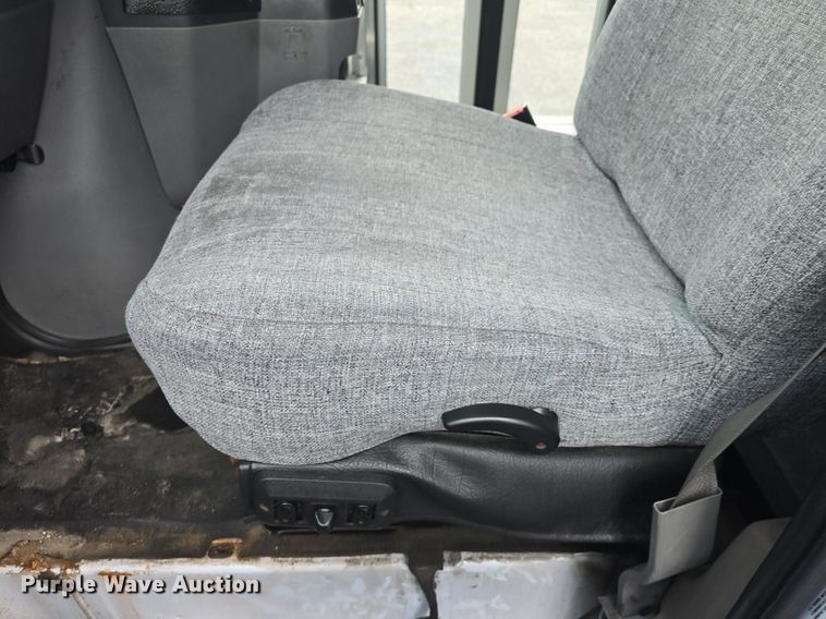 image for item DQ4421 2018 Senator II ST69923C shuttle bus