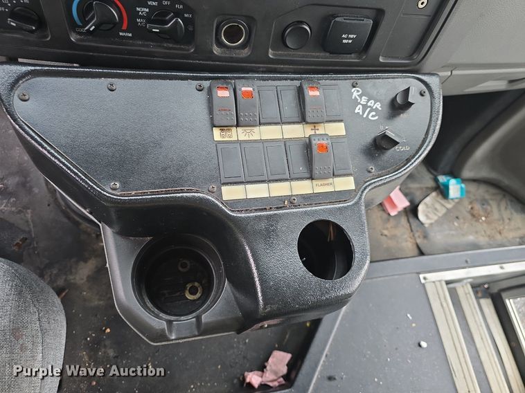 image for item DQ4421 2018 Senator II ST69923C shuttle bus