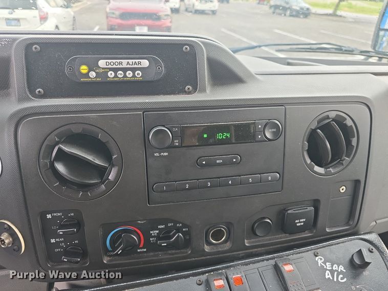 image for item DQ4421 2018 Senator II ST69923C shuttle bus