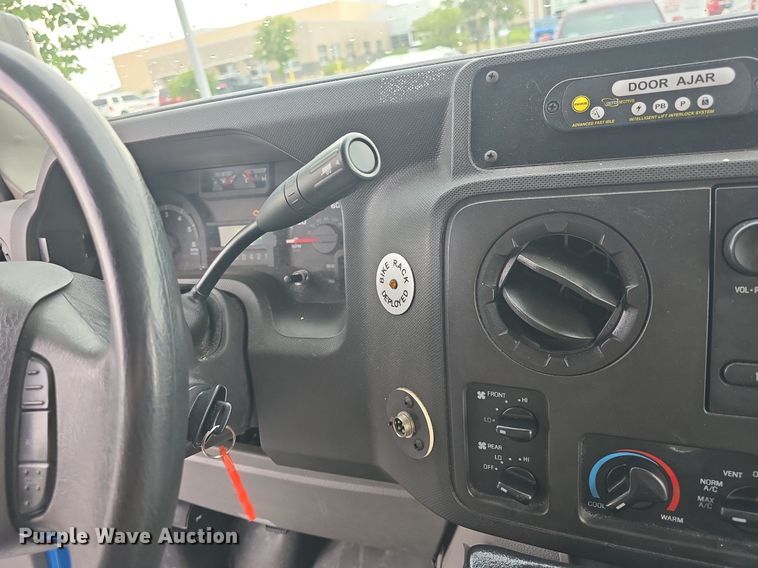 image for item DQ4421 2018 Senator II ST69923C shuttle bus