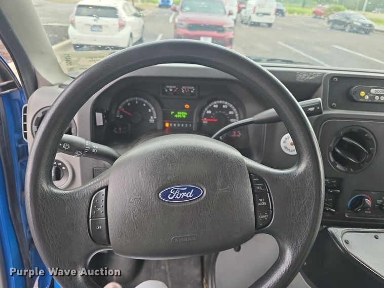 image for item DQ4421 2018 Senator II ST69923C shuttle bus