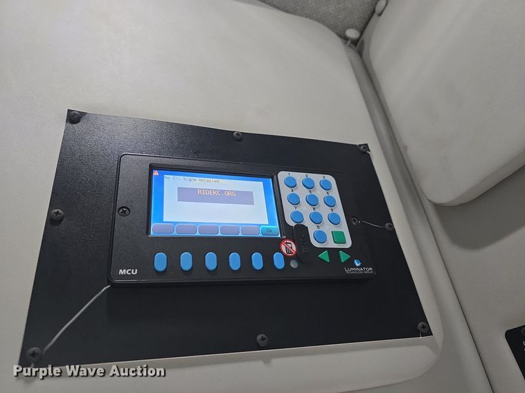 image for item DQ4421 2018 Senator II ST69923C shuttle bus