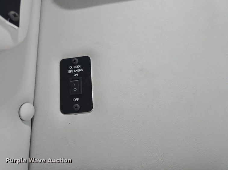 image for item DQ4421 2018 Senator II ST69923C shuttle bus