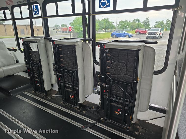 image for item DQ4421 2018 Senator II ST69923C shuttle bus