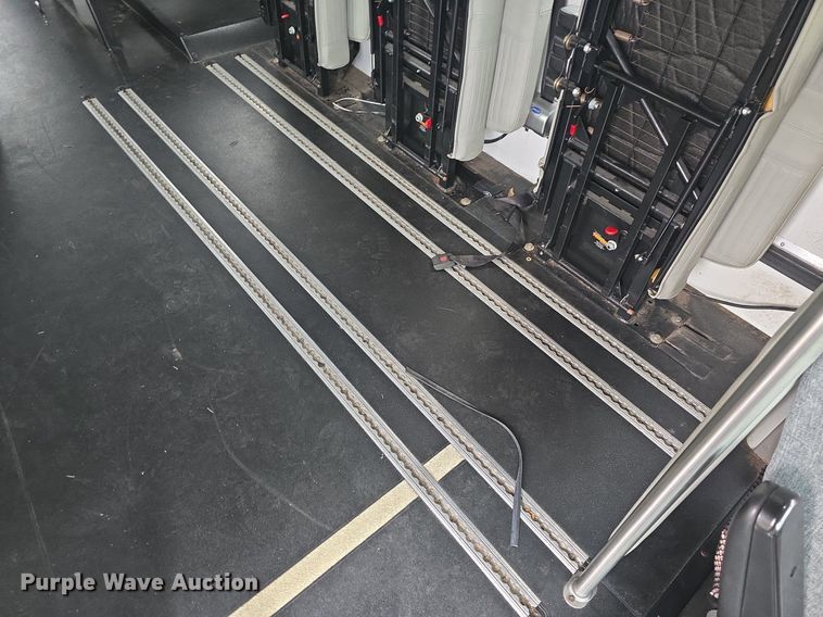 image for item DQ4421 2018 Senator II ST69923C shuttle bus