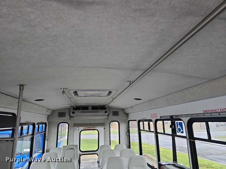 image for item DQ4421 2018 Senator II ST69923C shuttle bus