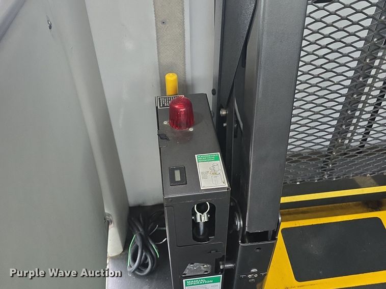 image for item DQ4421 2018 Senator II ST69923C shuttle bus