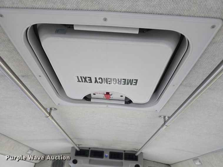 image for item DQ4421 2018 Senator II ST69923C shuttle bus