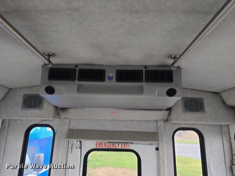 image for item DQ4421 2018 Senator II ST69923C shuttle bus