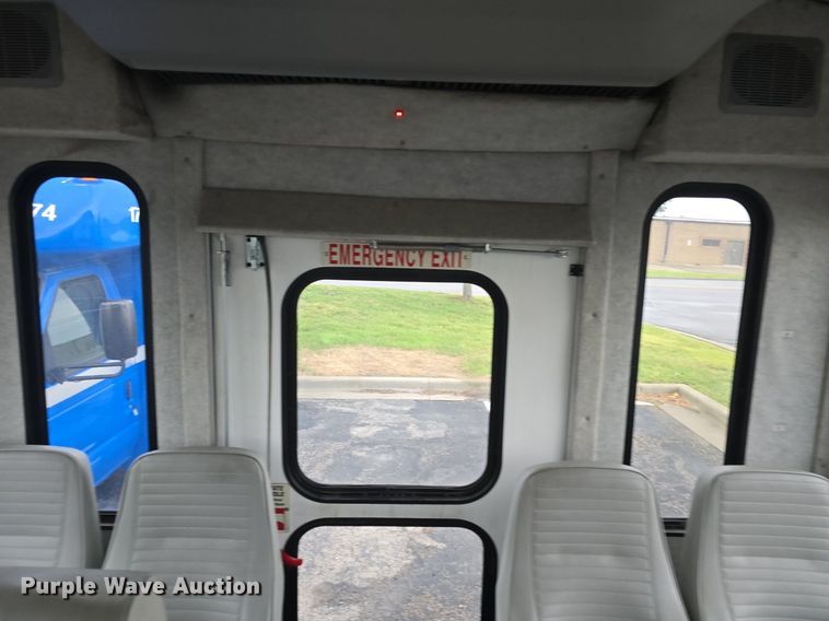 image for item DQ4421 2018 Senator II ST69923C shuttle bus