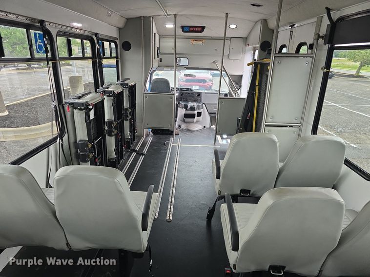 image for item DQ4421 2018 Senator II ST69923C shuttle bus