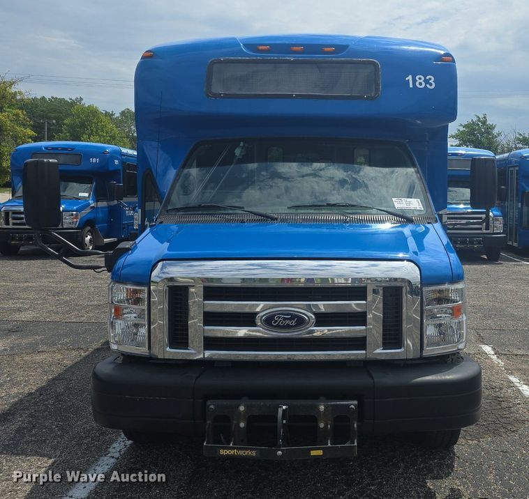 image for item DQ4422 2018 Senator II ST69941C shuttle bus