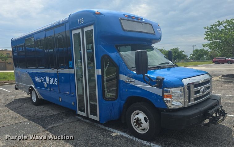 image for item DQ4422 2018 Senator II ST69941C shuttle bus