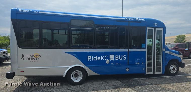 image for item DQ4422 2018 Senator II ST69941C shuttle bus