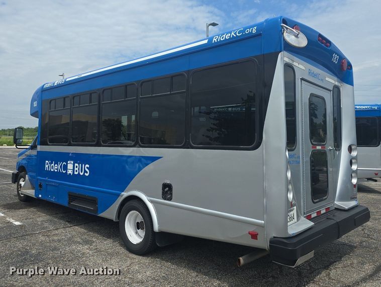 image for item DQ4422 2018 Senator II ST69941C shuttle bus