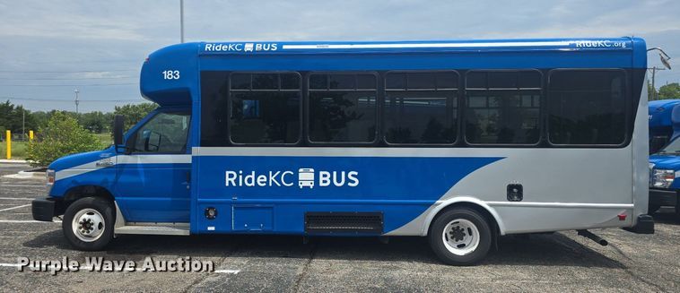 image for item DQ4422 2018 Senator II ST69941C shuttle bus