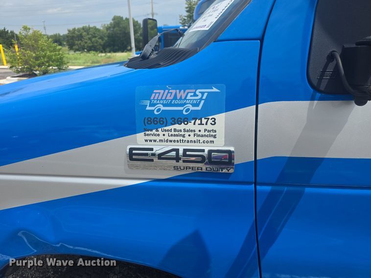 image for item DQ4422 2018 Senator II ST69941C shuttle bus