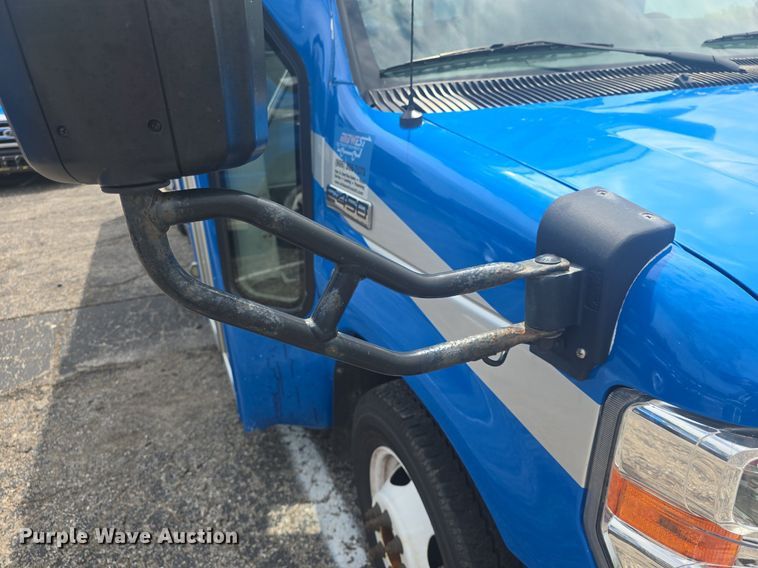 image for item DQ4422 2018 Senator II ST69941C shuttle bus