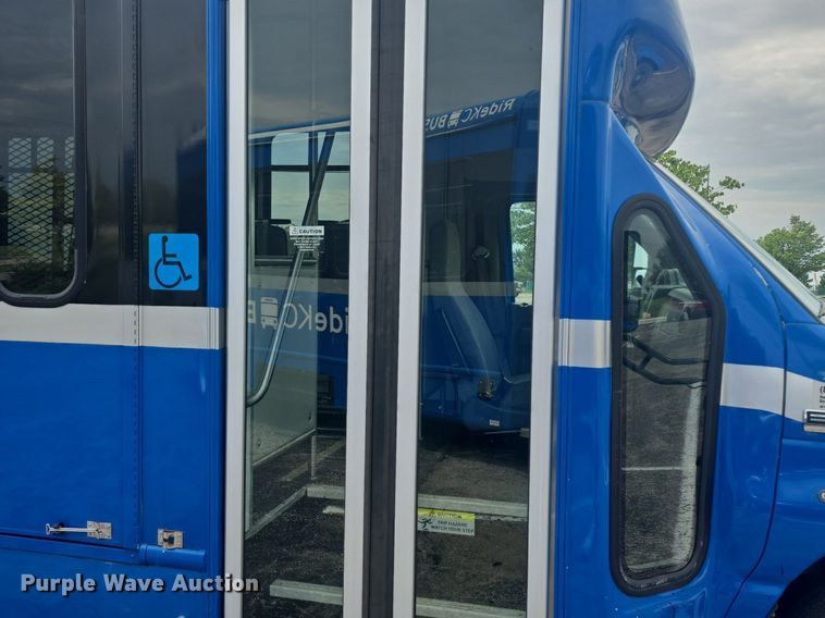 image for item DQ4422 2018 Senator II ST69941C shuttle bus