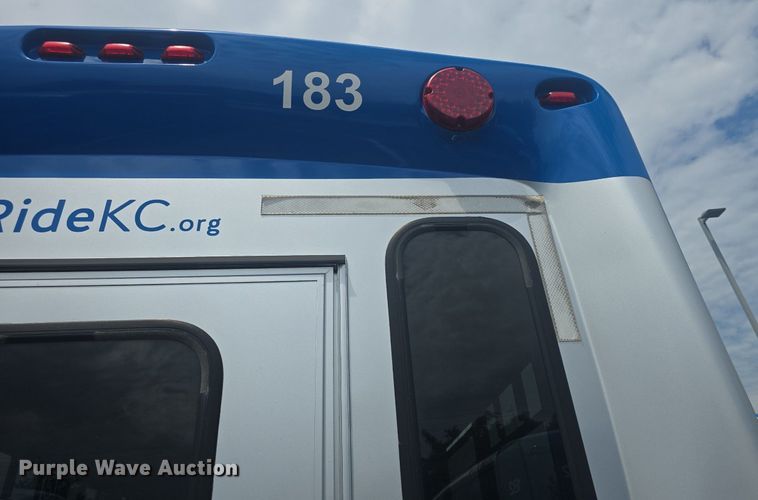 image for item DQ4422 2018 Senator II ST69941C shuttle bus