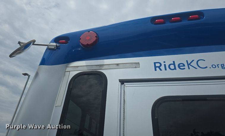 image for item DQ4422 2018 Senator II ST69941C shuttle bus