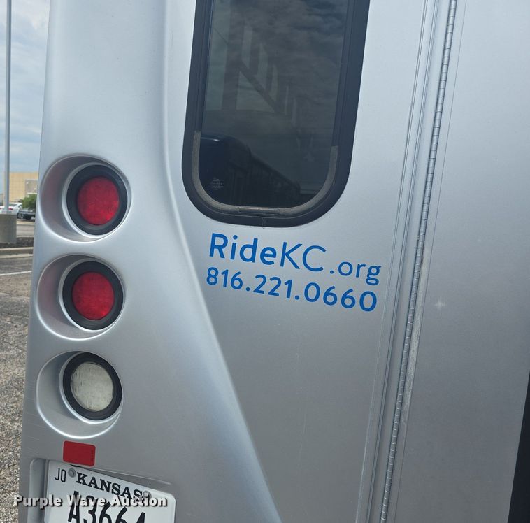 image for item DQ4422 2018 Senator II ST69941C shuttle bus