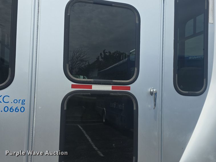 image for item DQ4422 2018 Senator II ST69941C shuttle bus