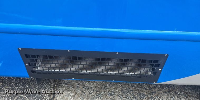 image for item DQ4422 2018 Senator II ST69941C shuttle bus