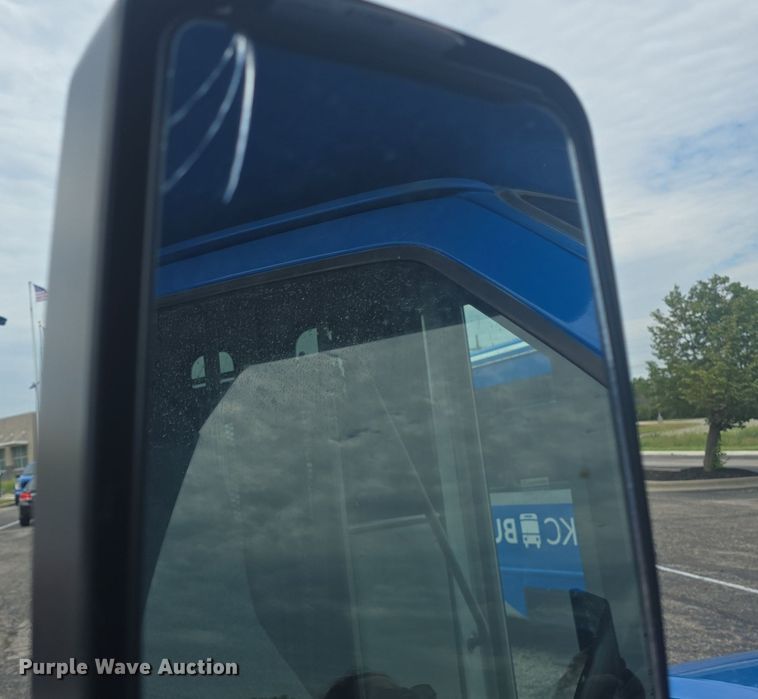 image for item DQ4422 2018 Senator II ST69941C shuttle bus