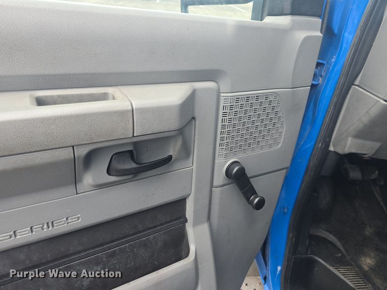 image for item DQ4422 2018 Senator II ST69941C shuttle bus