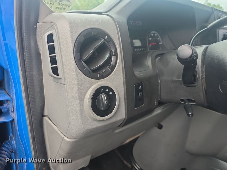 image for item DQ4422 2018 Senator II ST69941C shuttle bus