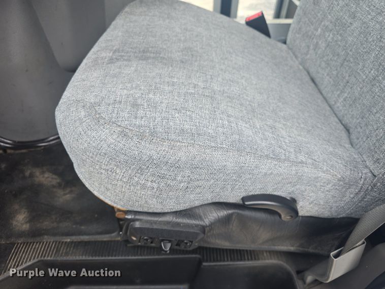 image for item DQ4422 2018 Senator II ST69941C shuttle bus