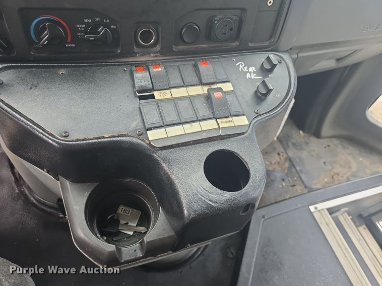 image for item DQ4422 2018 Senator II ST69941C shuttle bus