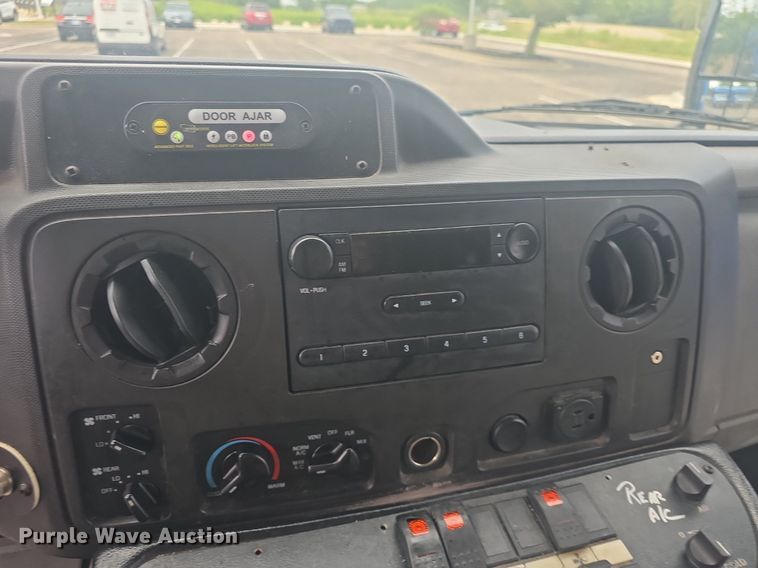 image for item DQ4422 2018 Senator II ST69941C shuttle bus