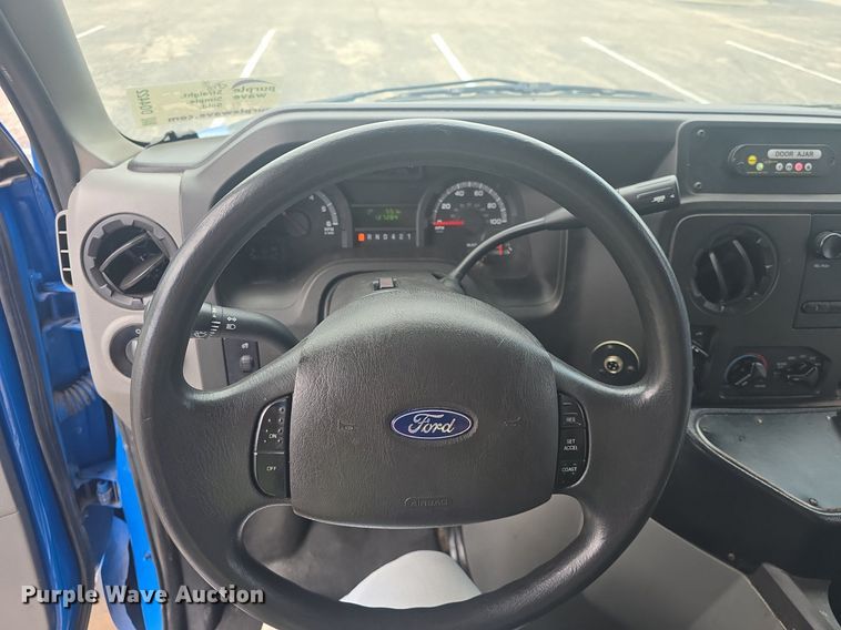 image for item DQ4422 2018 Senator II ST69941C shuttle bus