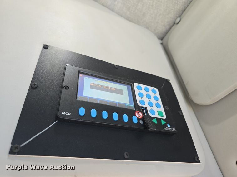 image for item DQ4422 2018 Senator II ST69941C shuttle bus