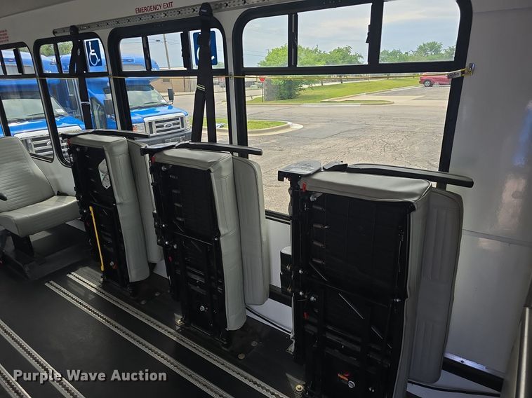 image for item DQ4422 2018 Senator II ST69941C shuttle bus