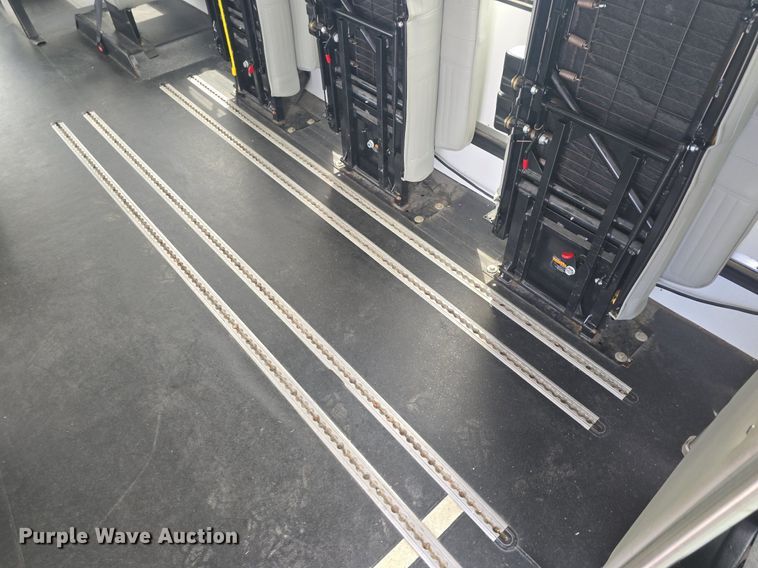 image for item DQ4422 2018 Senator II ST69941C shuttle bus