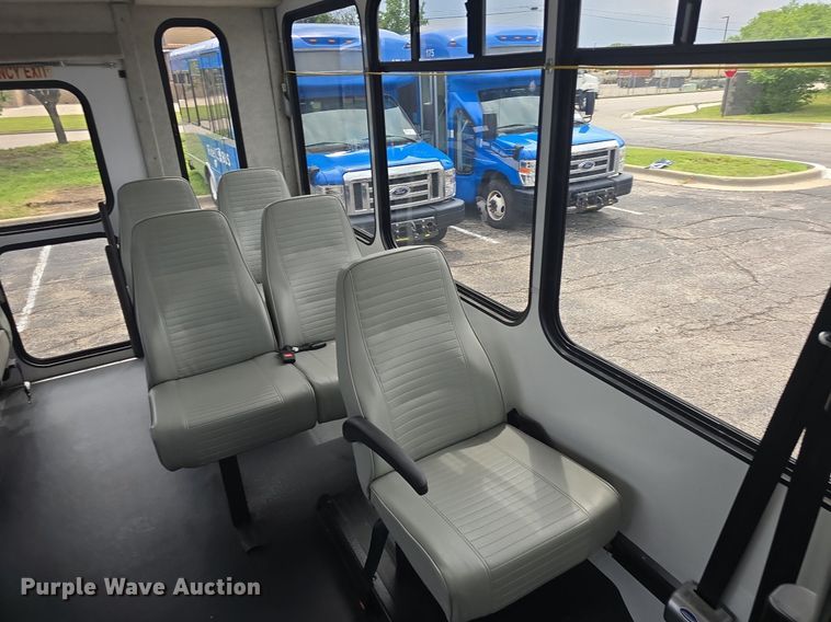 image for item DQ4422 2018 Senator II ST69941C shuttle bus