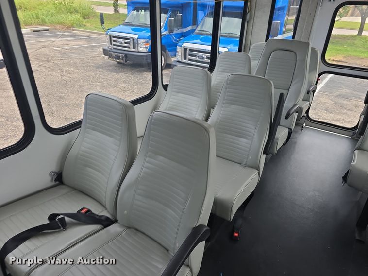 image for item DQ4422 2018 Senator II ST69941C shuttle bus