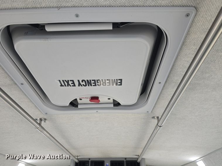 image for item DQ4422 2018 Senator II ST69941C shuttle bus