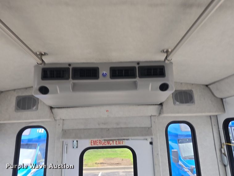 image for item DQ4422 2018 Senator II ST69941C shuttle bus