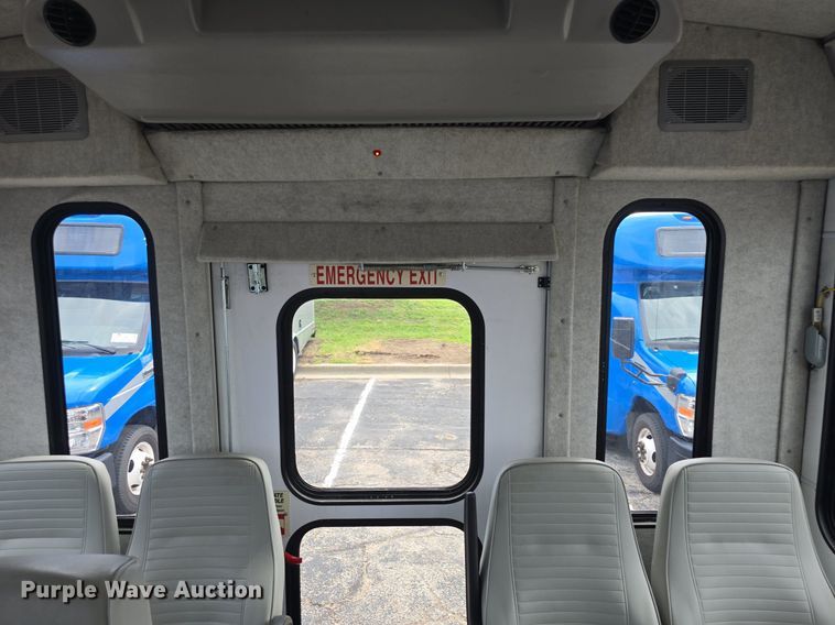 image for item DQ4422 2018 Senator II ST69941C shuttle bus